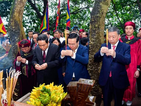Những hình ảnh Chủ tịch nước Võ Văn Thưởng dâng hương ngày Giỗ Tổ Hùng Vương