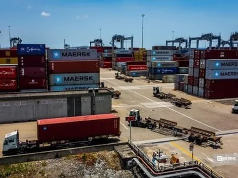 Việt Nam xuất siêu hơn 6,3 tỷ USD dù kim ngạch xuất khẩu giảm