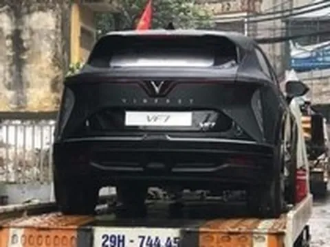 VinFast VF 7 lần đầu lộ diện tại VN: SUV điện được nhiều người mong chờ nhất, có tùy chọn dẫn động bốn bánh, cùng cỡ CX-5 và Tucson