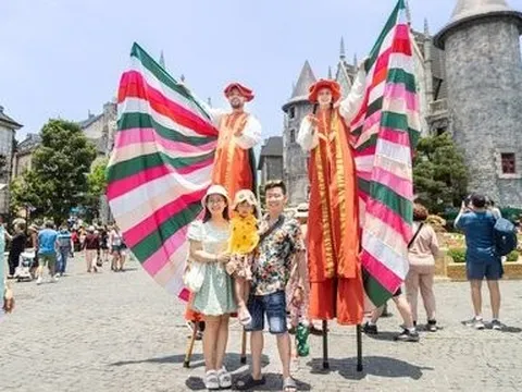 Niềm vui của du khách tại các điểm du lịch ở Đà Nẵng ngày đầu nghỉ lễ