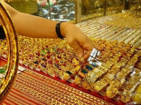 Giá vàng thế giới tăng, trong nước gần như đứng im