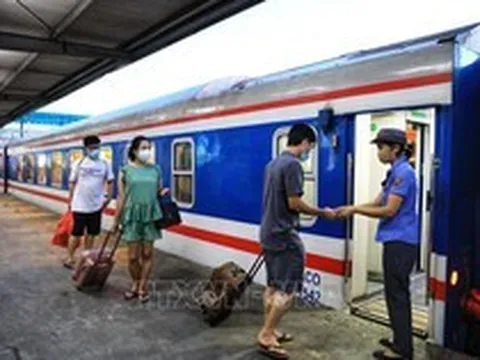 Ngành Đường sắt tiếp tục bán vé ưu đãi cho hành khách mua theo nhóm tuyến Hà Nội-Hải Phòng
