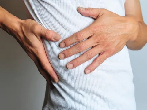 Đau âm ỉ vùng hạ sườn phải, đi khám phát hiện đã mắc ung thư