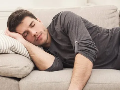 Ngủ trưa quá 30 phút, coi chừng 3 hậu quả đáng sợ và khó ngờ