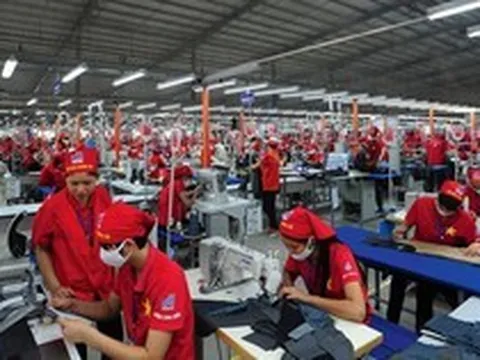 Kinh tế Việt Nam: Ngược bão, duy trì đà tăng
