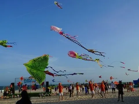Bình Thuận: Rực rỡ lễ hội thả diều trên bãi biển tại Tp.Phan Thiết