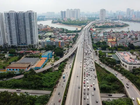 Người dân trở lại Thủ đô sớm, cửa ngõ Hà Nội ùn tắc nghiêm trọng