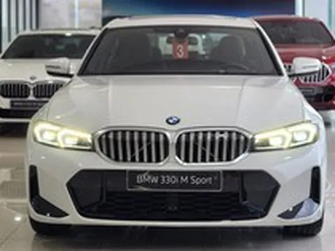 BMW và Mercedes cạnh tranh khốc liệt giành thị phần xe sang ở Việt Nam: Chạy đua nâng cấp, giảm giá hàng trăm triệu đồng