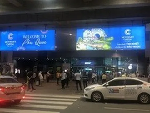 2 người đàn ông mang chất lạ theo chuyến bay Phú Quốc - Hà Nội bị an ninh phát hiện