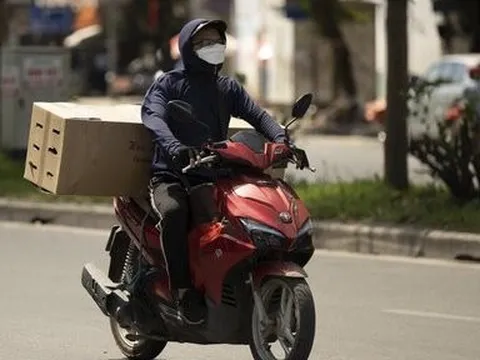 Ngày đầu người dân đi làm sau nghỉ lễ, nắng nóng xuất hiện khắp 3 miền