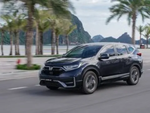 Tháng 5, Honda CR-V tiếp tục ưu đãi 100% phí trước bạ, khách mua được giảm tối đa 136 triệu đồng