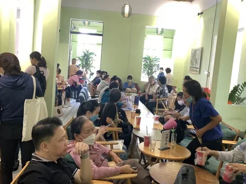 Manulife chấp thuận hoàn tiền nhưng yêu cầu khách hàng giữ im lặng!