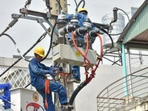 Giá điện tăng, EVN vẫn than khó