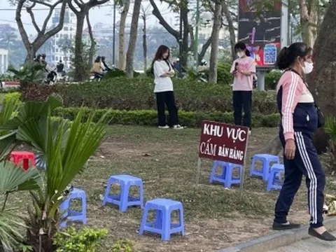 Hà Nội dẹp vỉa hè, phường lại làm ngơ mặc hàng quán lấn chiếm?