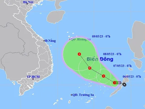 Áp thấp nhiệt đới vào Biển Đông, di chuyển chậm