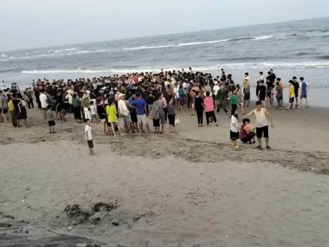 Đi tắm biển ở vùng sóng lớn, 2 nam thanh niên bị đuối nước tử vong