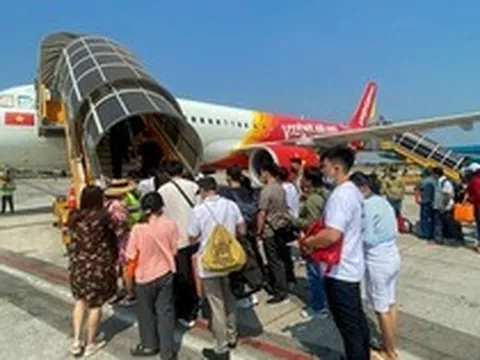 Hãng hàng không kiến nghị bỏ giá trần vé máy bay, Bộ Tài chính lên tiếng