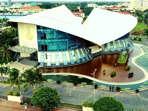 Vì sao Phó Giám đốc Nhà hát Cao Văn Lầu bị cách chức?