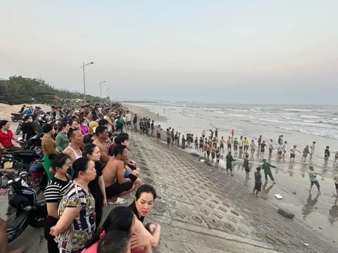 Nhóm 5 thanh niên tắm biển, 2 người tử vong
