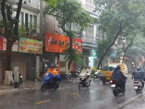 Chấm dứt nắng nóng trên cả nước, Bắc Bộ và Trung Bộ mưa lớn