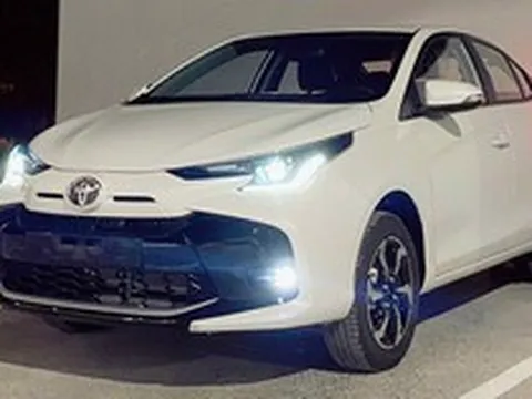 Toyota Vios 2023 ồ ạt về đại lý: Đẹp hơn trong ảnh, giá dự kiến không đổi, kỳ vọng lấy lại ngôi vương doanh số
