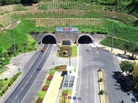 Hầm xuyên núi dài nhất Việt Nam