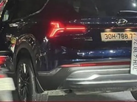 Công an Hà Nội xác minh ô tô Santa Fe đeo 2 biển số