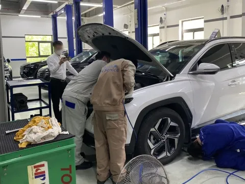 Chủ xe Hyundai Tucson và đại lý Lào Cai cãi vã vì 'mua xe 11 tháng đã phải bổ máy'