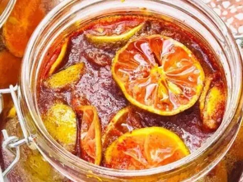 Một thời điểm uống nước chanh mật ong có thể làm hại dạ dày và khiến đường huyết tăng vọt