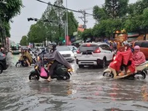 TPHCM, Đồng Nai, Bình Dương: Nhiều nơi mưa đá, đường phố thành sông