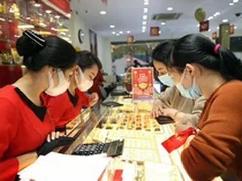 Người Việt mua ít hơn 2,4 tấn vàng trong quý I/2023, nguyên nhân do đâu?