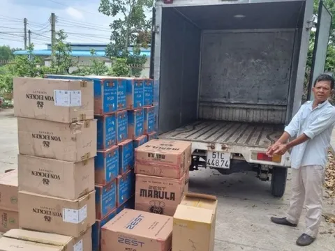 Long An: Khởi tố đối tượng vận chuyển 16.500 gói thuốc lá điếu nhập lậu