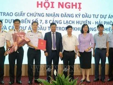 Hải Phòng trao giấy chứng nhận đầu tư cho nhiều dự án