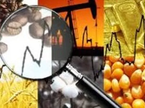 Thị trường ngày 10/5: Giá dầu, vàng tăng, cao su kết thúc chuỗi tăng 4 phiên, ngô, đậu tương giảm