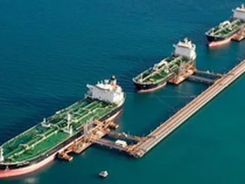 Giá cước vận chuyển dầu sụt giảm 75% sau 'cú sốc' cắt giảm sản lượng của OPEC+