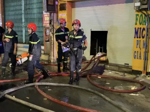 TP HCM: Cháy cửa hàng bán vật tư quảng cáo tại quận Tân Bình