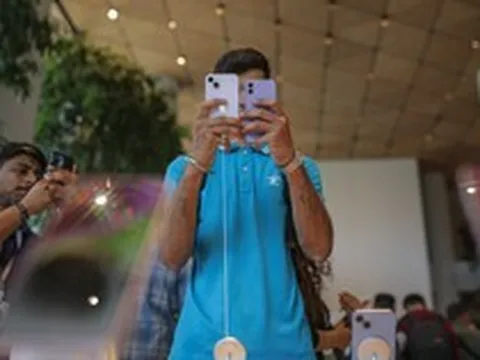 Sau cú ‘đánh úp’ của Google, Apple bỗng trở thành ông lớn smartphone ‘chậm tiến’ nhất thế giới