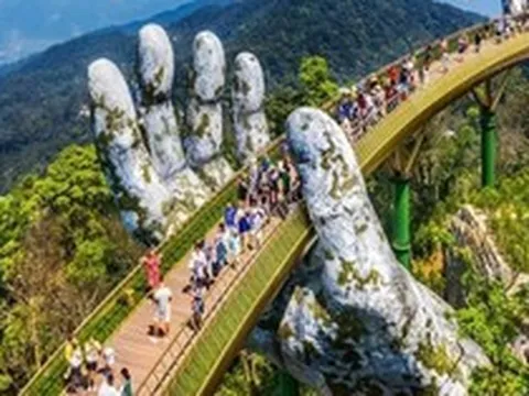 Sợ 'cháy' chỗ mùa cao điểm, khách đặt tour hè trước cả tháng