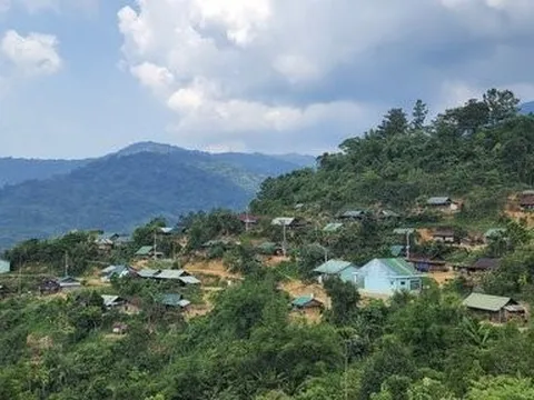 Kon Tum: UBND xã cắt tiền hỗ trợ của dân để làm khu tái định cư