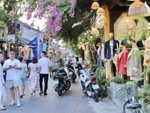 Tham quan phố cổ Hội An: Không "ngăn sông cấm chợ" chỉ kiểm soát khách tour