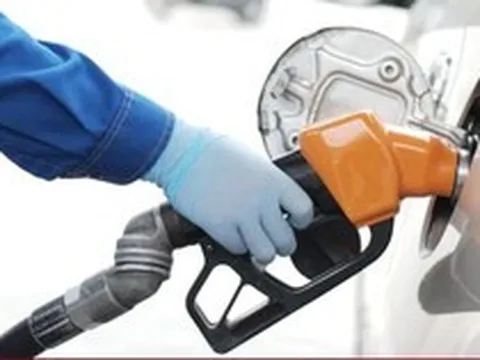 Giá xăng 'nhảy múa' thế nào từ đầu năm 2020 đến nay?