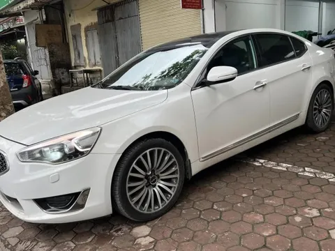 Có gần 600 triệu mà không mua Vios mới thì có thể cân nhắc chiếc Kia Cadenza này: Đời 2015, chạy 13 vạn km, quá nhiều 'option'