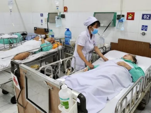 TP HCM: Bệnh viện thiếu điều dưỡng vì việc nhiều, lương thấp