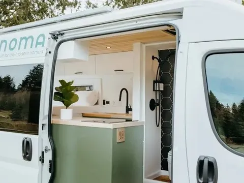 Mô hình kinh doanh kiểu mới giúp 2 người bạn thành ông chủ, kiếm hơn 7 tỷ đồng/năm: Gói gọn trong việc cải tạo 1 vật dụng quen thuộc