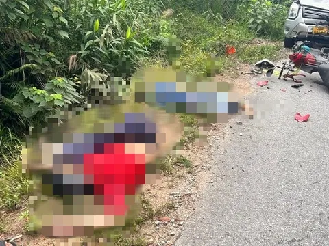 Tông trực diện ôtô 16 chỗ, 2 người đi trên xe máy tử vong