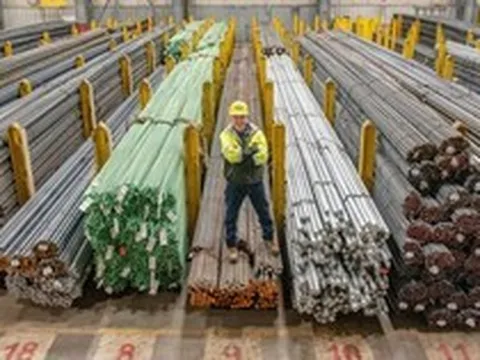 Giá thép quốc tế phục hồi nhẹ, thép trong nước liên tục giảm