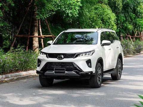 Loạt SUV 7 chỗ giảm giá mạnh tại Việt Nam