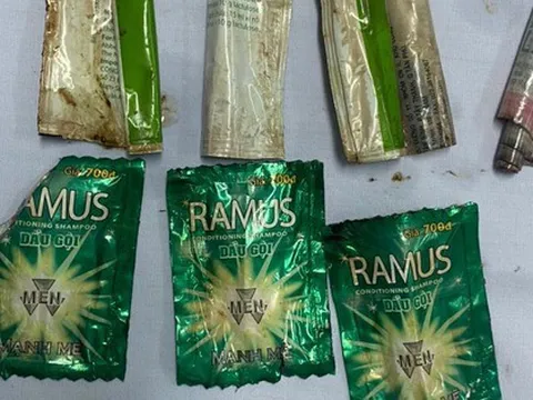 Ớn lạnh những thứ gắp ra từ bụng người đàn ông, có cả đinh sắt