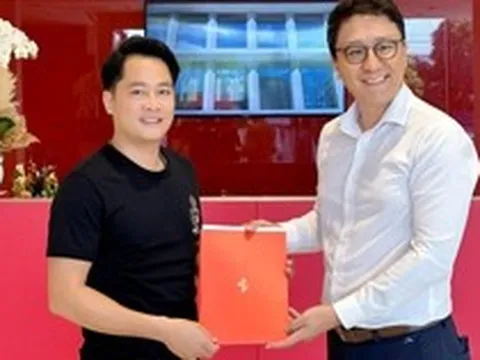 Chỉ trong 24h mà đại gia Hoàng Kim Khánh khoe liền 2 xe khủng mới mua chính hãng: Ferrari 'đẹp và độc nhất', Porsche về sớm bất ngờ