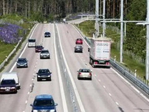 Quốc gia làm nên lịch sử ngành xe điện: Xây gần 3.000 km đường cao tốc điện, ô tô vừa đi vừa được sạc trên đường